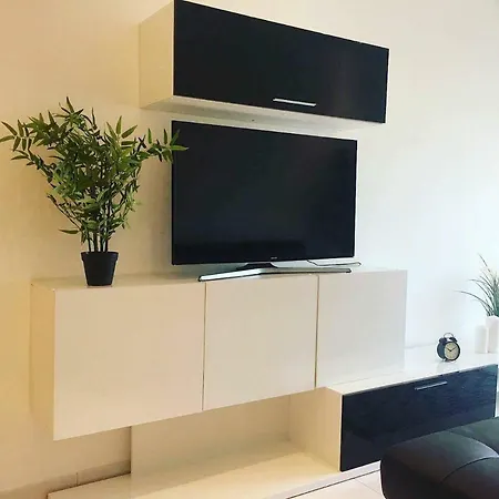 Apartamento T1 Com Piscina 아파트 *